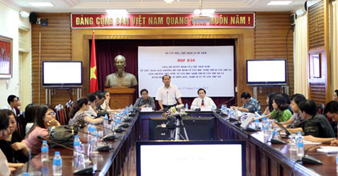 พิธีมอบรางวัลโฮจิมินห์ รางวัลแห่งรัฐเกี่ยวกับวรรณกรรมและรางวัลศิลปินประชาชนและศิลปินยอดเยี่ยม